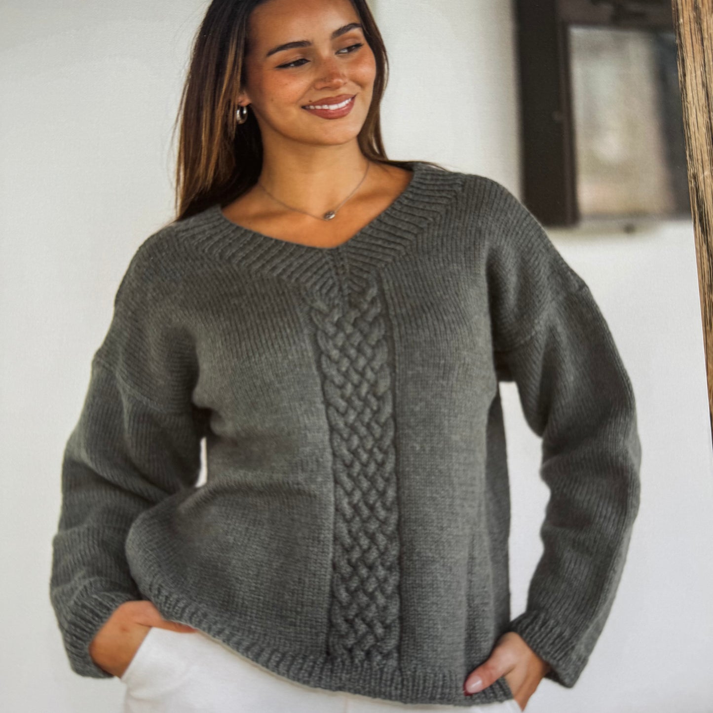 Pattern | Crucci Aella 8ply | Cable Front V-Neck Sweater | 2305