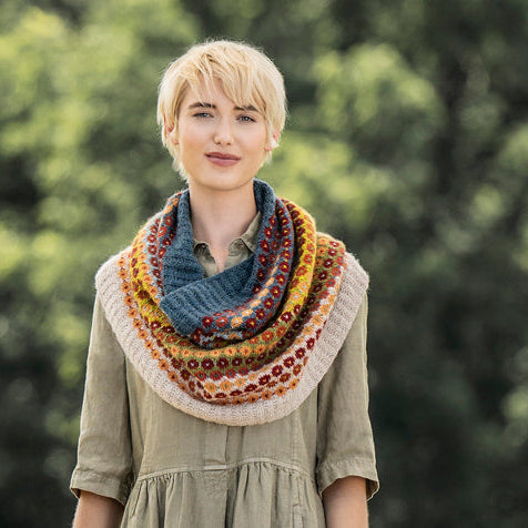 Pattern | Blue Sky Fiber | Woolstok Light | Antelope Valley Snood