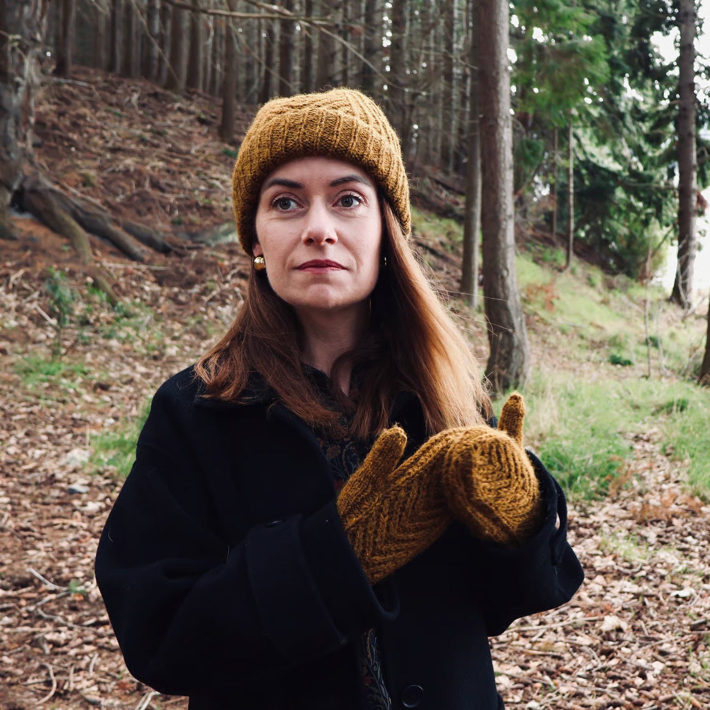 Pattern | Kiniki Knits | A Tent In The Woods Beanie + Mittens
