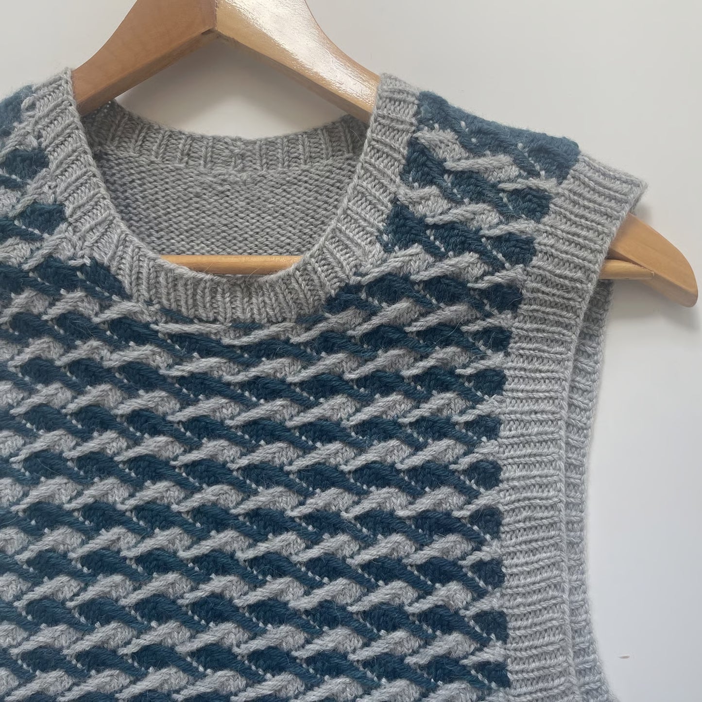 Pattern | Kiniki Knits | Elise Vest