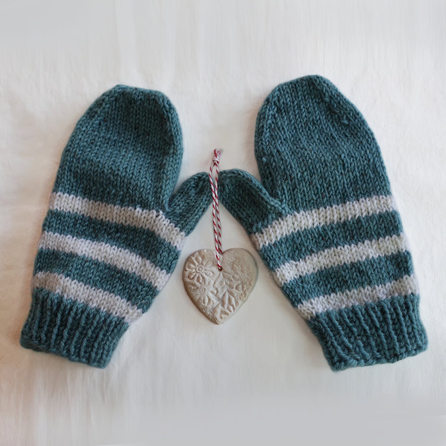 Pattern | Kiniki Knits | Lunchtime Mittens and Beanie