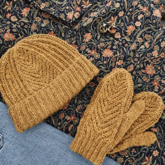 Pattern | Kiniki Knits | A Tent In The Woods Beanie + Mittens