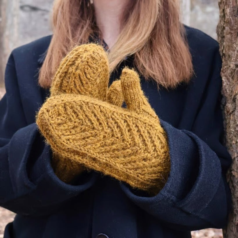 Pattern | Kiniki Knits | A Tent In The Woods Beanie + Mittens